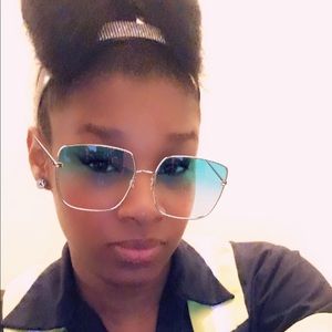 Meet your Posher, Sheena